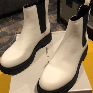 Marc Fisher Chelsea Boots in Ivory, Lug Sole Excellent Condition Sz9